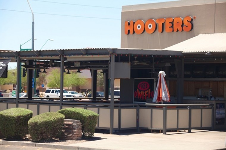 Hooters ends 10-year run in Ahwatukee